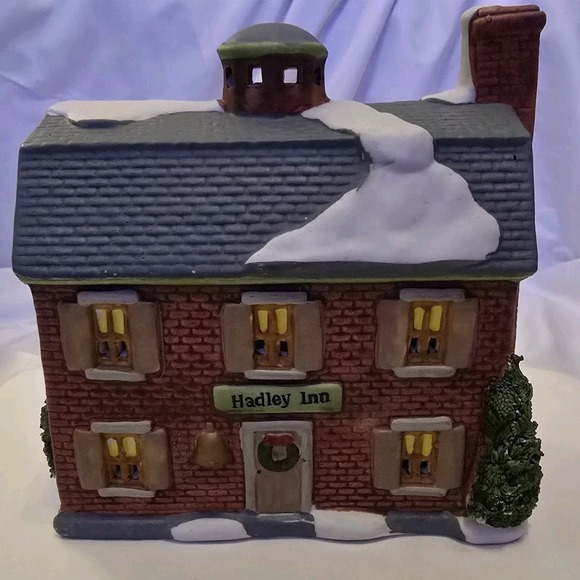 LEMAX 1991 Hadley Inn Christmas Village Hand-Painted Porcelain Lighted House - Picture 1 of 11